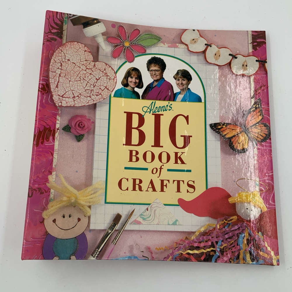 🌹New Listing🌹Aleene’s Big Book of Crafts - Binder w/Materials